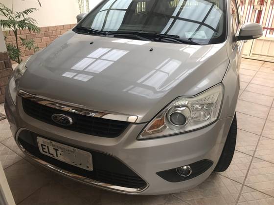 FORD FOCUS 2.0 TITANIUM HATCH 16V FLEX 4P MANUAL FORD FOCUS 2.0 TITANIUM HATCH 16V FLEX 4P MANUAL